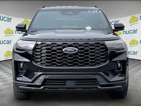 Used 2025 Ford Explorer ST-Line w/ ST-Line Street Pack AWD/4WD image 2