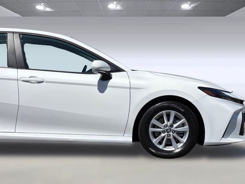 Used 2025 Toyota Camry LE FWD image 33