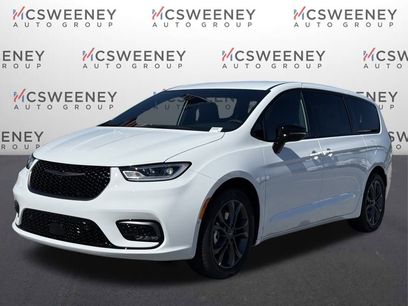 New 2026 Chrysler Pacifica Select
