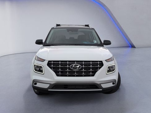 Certified 2025 Hyundai Venue Limited image 12