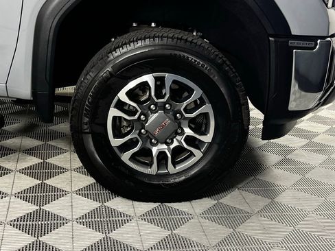 Used 2024 GMC Sierra 2500 SLT w/ SLT Premium Package image 11