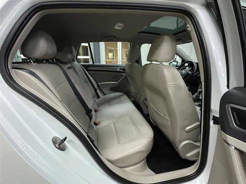 Used 2016 Volkswagen Golf 4-Door image 22