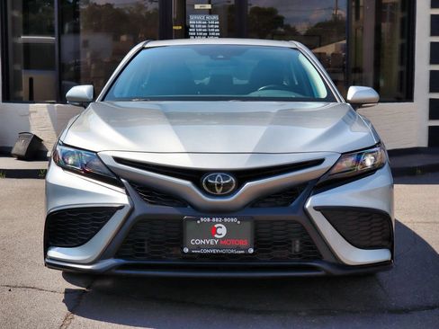 Used 2023 Toyota Camry SE FWD image 3