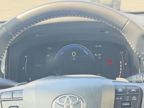 Used 2025 Toyota Camry SE image 14