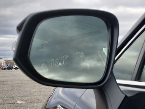 Used 2021 Toyota Venza LE image 10