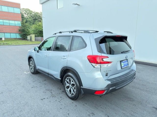 Used 2021 Subaru Forester Premium AWD/4WD image 4