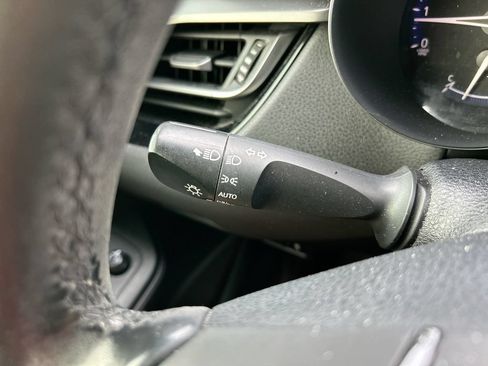 Used 2018 Toyota C-HR XLE FWD image 19