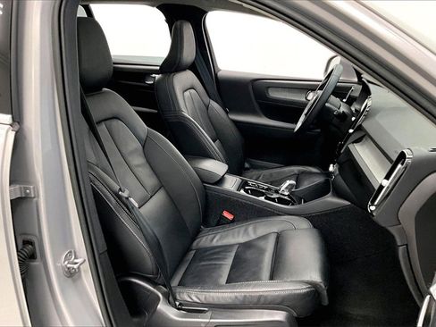 Used 2023 Volvo XC40 B5 Ultimate w/ Climate Package image 7