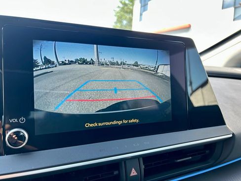 Certified 2024 Toyota Prius XLE FWD image 23