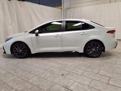 Used 2025 Toyota Corolla SE w/ SE Premium Package image 6