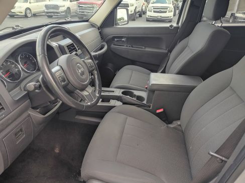 Used 2011 Jeep Liberty Sport image 10