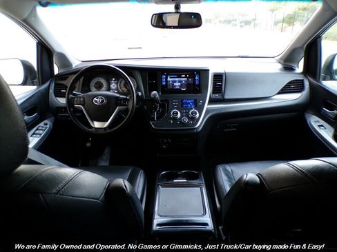 Used 2015 Toyota Sienna SE image 37