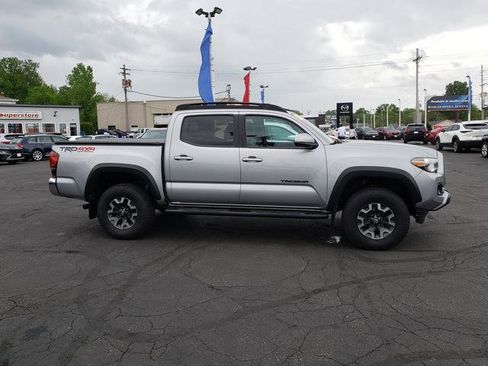 Used 2019 Toyota Tacoma TRD Off-Road AWD/4WD image 8