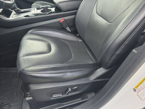 Used 2017 Ford Edge Titanium w/ Equipment Group 302A AWD/4WD image 9