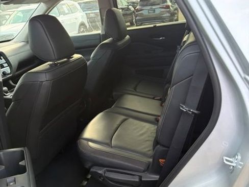 Used 2025 Nissan Pathfinder SL AWD/4WD image 5