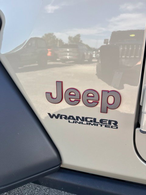 Used 2022 Jeep Wrangler Unlimited Rubicon w/ Cold Weather Group AWD/4WD image 10