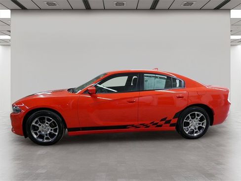 Used 2017 Dodge Charger SXT image 3