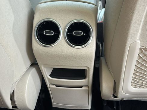 Used 2022 Mercedes-Benz GLB 250 image 34