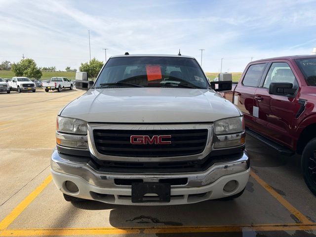 Used 2004 GMC Sierra 2500 SLT w/ Heavy-Duty Power Package AWD/4WD image 7