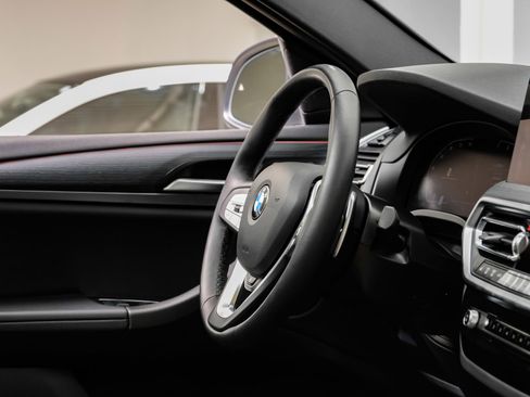 Used 2025 BMW X4 xDrive30i w/ Premium Package image 18