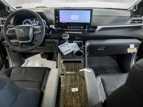 New 2026 Toyota Sienna Platinum AWD/4WD image 21