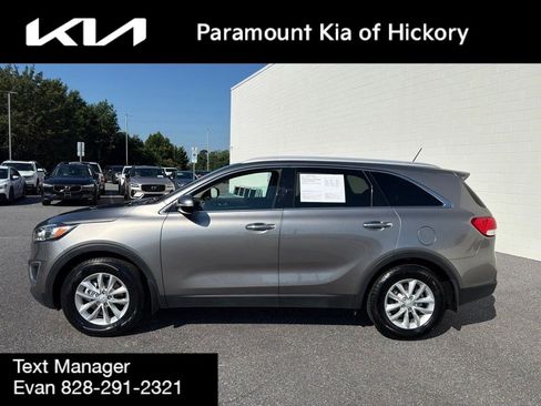 Used 2017 Kia Sorento FWD image 4