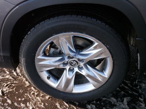 Used 2018 Toyota Highlander Limited image 15