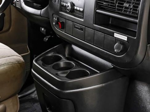 Used 2009 Chevrolet Express 1500 image 31