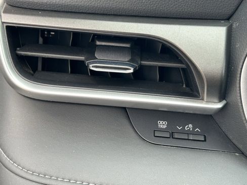 Used 2022 Toyota Highlander XLE image 31