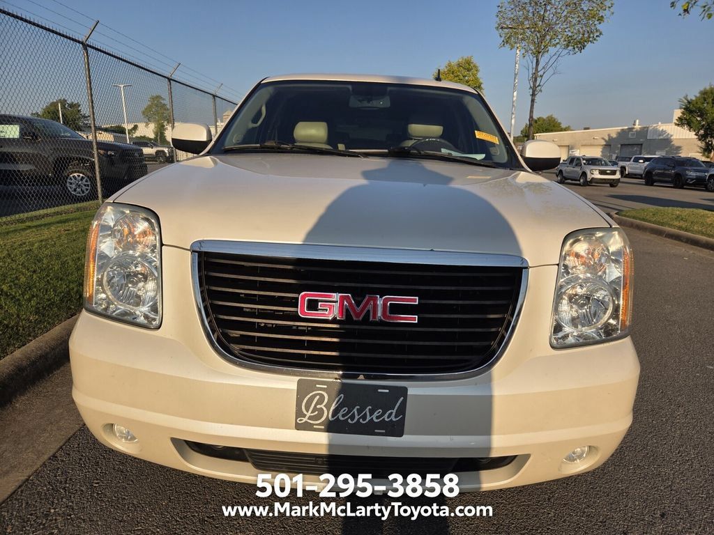 Used 2013 GMC Yukon SLT w/ SLT-2 Equipment Package RWD image 2