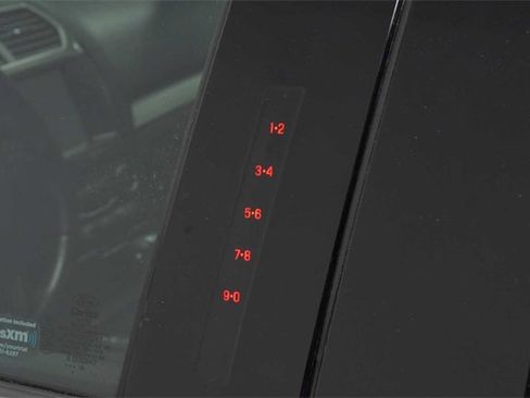 Used 2019 Ford Explorer XLT image 27