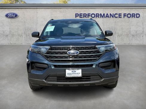 Used 2023 Ford Explorer XLT image 3