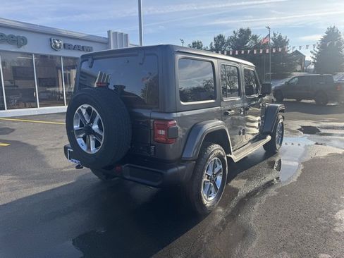 Used 2022 Jeep Wrangler Unlimited Sahara w/ Cold Weather Group image 8
