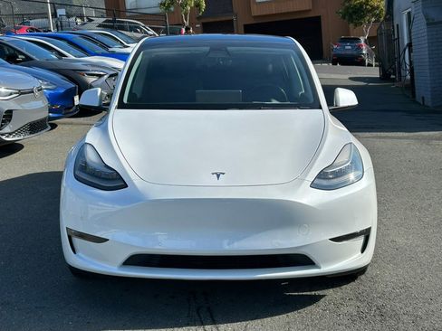 Used 2021 Tesla Model Y Long Range image 2