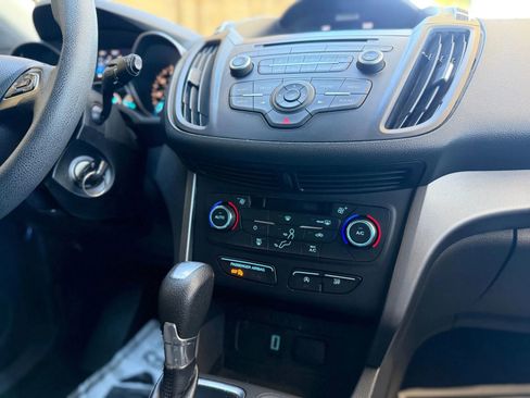 Used 2017 Ford Escape SE image 12
