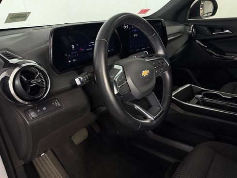 Used 2025 Chevrolet Equinox LT FWD image 11