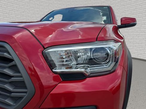 Used 2020 Toyota Tacoma TRD Off-Road w/ TRD Premium Off Road Package AWD/4WD image 32