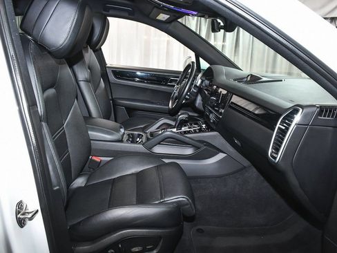 Used 2022 Porsche Cayenne Coupe image 57