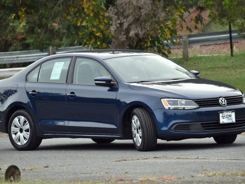 Used 2012 Volkswagen Jetta SE FWD image 4