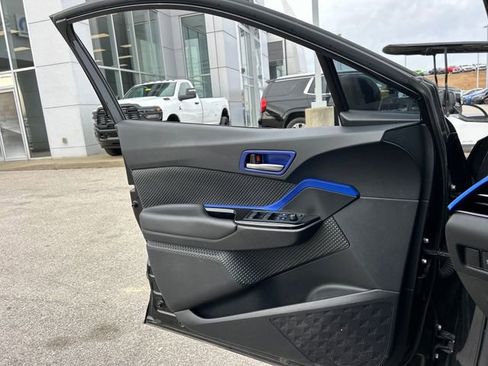 Used 2021 Toyota C-HR XLE image 27