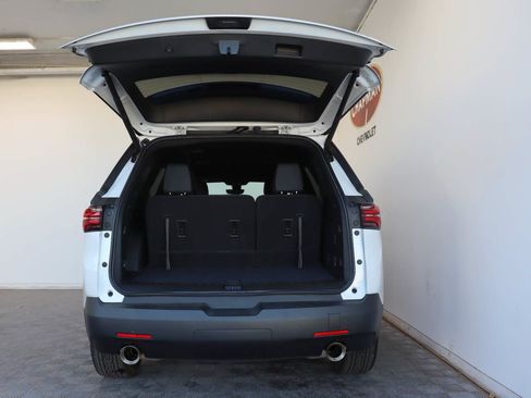 Used 2023 Chevrolet Traverse RS w/ LPO, Cargo Package FWD image 5