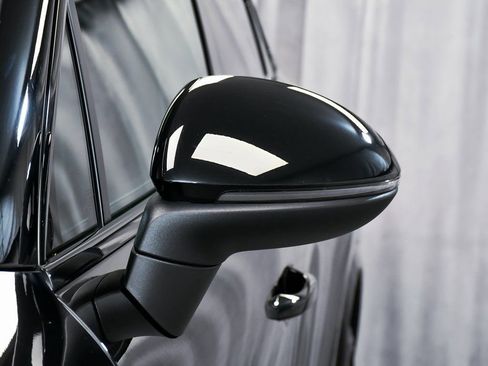 Used 2022 Porsche Cayenne Platinum Edition image 79