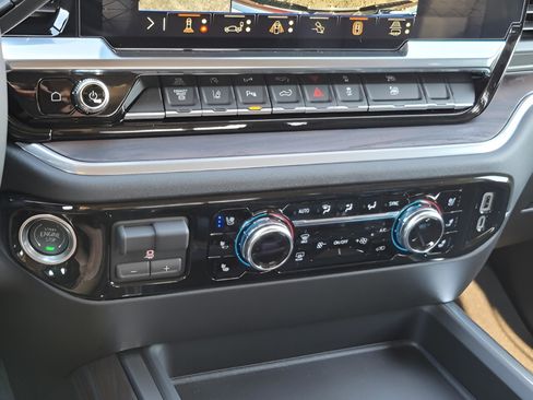 New 2026 GMC Sierra 3500 SLT w/ SLT Convenience Package image 26