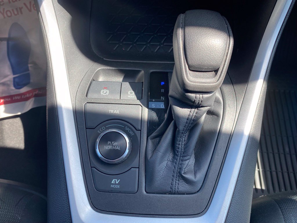 Used 2022 Toyota RAV4 XLE AWD/4WD image 24