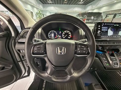Used 2025 Honda Odyssey Elite image 17