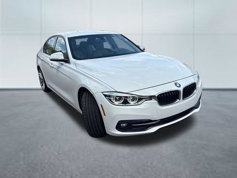 Used 2018 BMW 330i xDrive Sedan AWD/4WD image 5