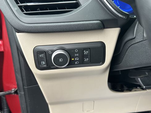 Used 2020 Ford Escape Titanium image 16