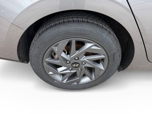 Used 2024 Hyundai Elantra SEL image 17