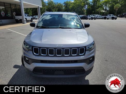 Used 2024 Jeep Compass Latitude AWD/4WD image 9
