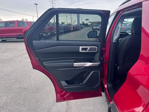 Used 2023 Ford Explorer XLT w/ Equipment Group 202A AWD/4WD image 15